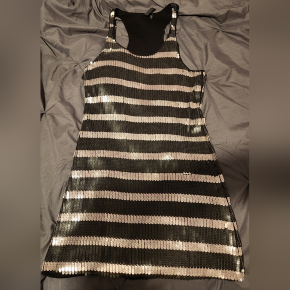 Black and Silver Sequined Sheath Dress - Size M - Picture 2 of 3